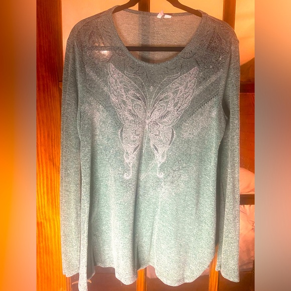 1846 Tops - Studded Heathered Butterfly Shirt